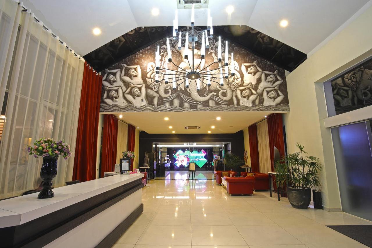 Queenco Hotel&Casino Sihanoukville Exterior foto